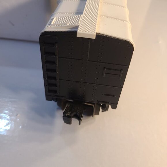 Rail King Electric Trains Canadian National Rounded Roof Box Car With Generator - Picture 6 of 7